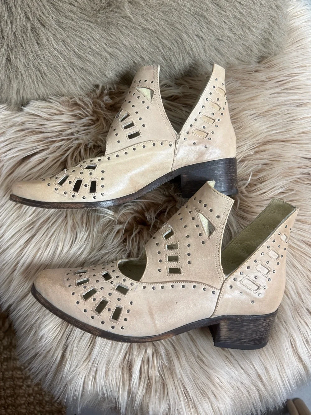Sbicca Navarro Leather Cream Cutout Studded Western Ankle Boots